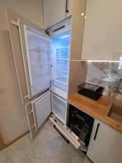 Elegant Stay 1-Bedroom Apartment with Living Room & Kitchen, Free Parking - 7