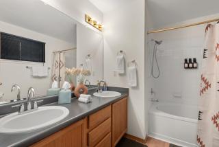 Outdoor Movie Theater - Games Room - Cozy 5BD - BBQ - 8