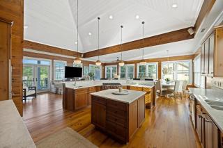 AV3-37: 3 37th Avenue - 6