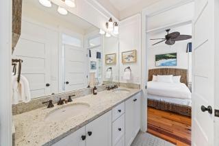 AV3-37: 3 37th Avenue - 3