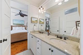 AV3-37: 3 37th Avenue - 2