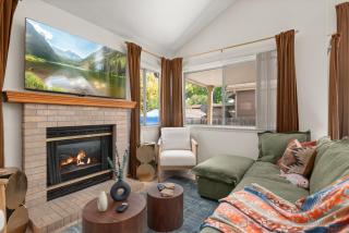 Outdoor Movie Theater - Games Room - Cozy 5BD - BBQ - 9