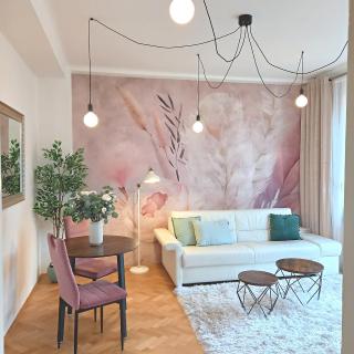 Romantic Cathedral View Apt Old Town, Balcony - 6