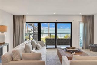 Bayfront 2 Bedroom Condo with Skyline Views - 0