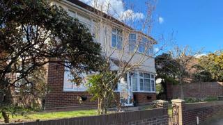 AwayOnBusiness Light Sunny Detached House Garden - 9