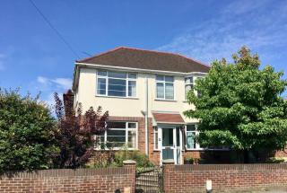 AwayOnBusiness Light Sunny Detached House Garden - 7