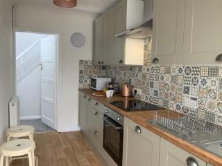 AwayOnBusiness Light Sunny Detached House Garden - 6