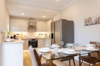 3-BR Home with Garden near Cardiff City Centre - 9