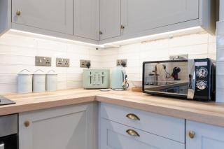 3-BR Home with Garden near Cardiff City Centre - 7