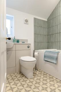 3-BR Home with Garden near Cardiff City Centre - 5