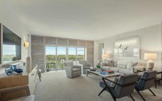 Sophisticated 2 Bedroom Penthouse with Water Views - 7