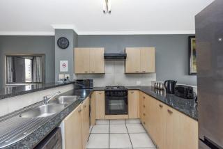 Westpoint Sandton Prime with hotel pool - 7