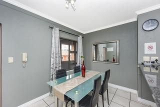 Westpoint Sandton Prime with hotel pool - 5