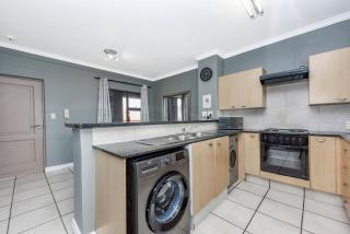 Westpoint Sandton Prime with hotel pool - 3