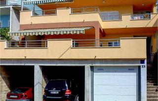 1 Bedroom Amazing Apartment In Omis - 8