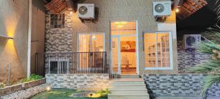 فلة و شاليه واسع بمسبح وثلاث غرف نوم ومجلس شعبي ومجلس مناسبات - 0