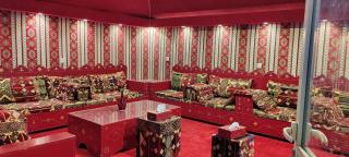 فلة و شاليه واسع بمسبح وثلاث غرف نوم ومجلس شعبي ومجلس مناسبات - 1