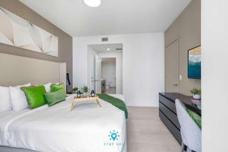 Luxury 2BR Apt With Ocean View Pool & Amenities - 2