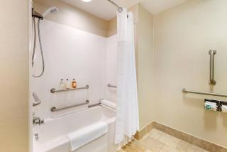 Lift Bridge Lodge, an Ascend Collection Hotel - 3