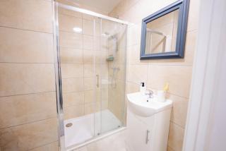 Modern Studio Getaway - 9