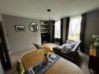 Two-bed in Rotherhithe Village - 6