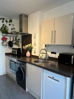 Two-bed in Rotherhithe Village - 2