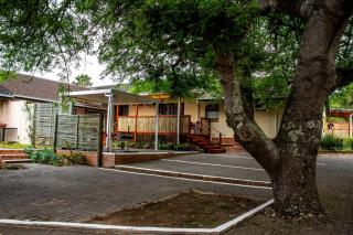 Sunbird Self-Catering Unit 11 - 1