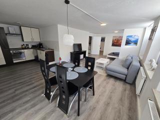 FERIENWOHNUNG 70m2 APARTMENT in ZITTAUER STADTZENTRUM INNENSTADT INNENRING TOP LAGE - WOHNEN AUF ZEIT IN ZITTAU - 2 RAUM WOHNUNG - 8