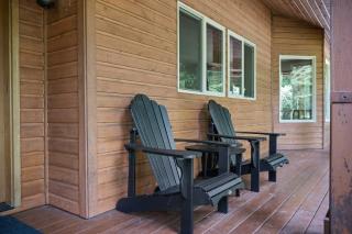 Iron Mountain - Spacious Secluded Lodge with Hot Tub & Game Room - 4