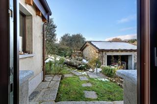 Charmingly Renovated Stone House - 8