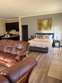 Madeley House Unit 2 near Oliver Tambo Airport - 8