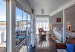 Refurbished Seafront Apartment - 7