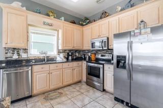 Lyndi Lous Beach House - 3