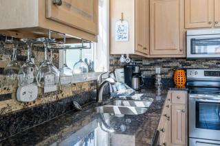 Lyndi Lous Beach House - 1