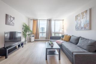 Modern 1BR - Central Location - 3