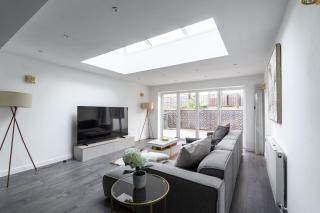 Luxurious 4 bedroom in Croydon with Parking - 7