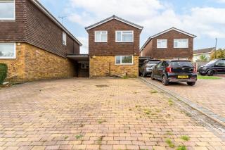 Luxurious 4 bedroom in Croydon with Parking - 5