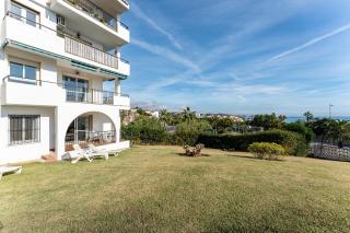 Superbly situated Vistamar - 7