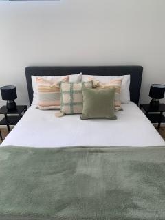 Charming 1-Bed Coastal Escape at Links Lady Bay - 9