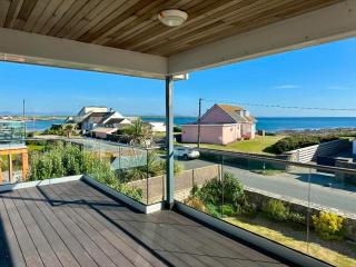 Luxury Family Beach House with Sea Views -Sleeps 8 - 8