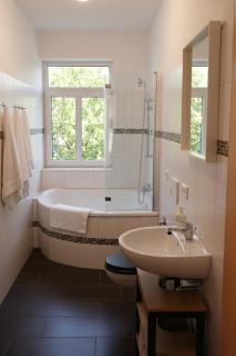 5-Personen Apartment mit Fußbodenheizung im ruhigen Hinterhaus mit Parkplatz & Balkon - 8