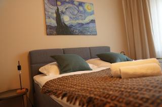 5-Personen Apartment mit Fußbodenheizung im ruhigen Hinterhaus mit Parkplatz & Balkon - 1