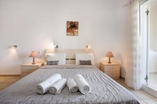 Yiannis Studio 5 - 8