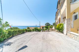 Mazis Deluxe Apartment - 9