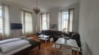 Stylish Multi Apt Perfect for Group Stays - 9