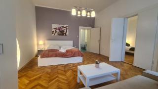 Stylish Multi Apt Perfect for Group Stays - 1