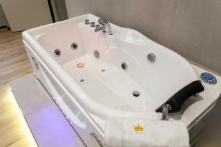 Royal jacuzzi apartment on Krehivska 10 st - 7