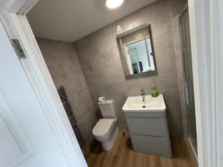 Riverside Retreat in Staines-upon-Thames - 1