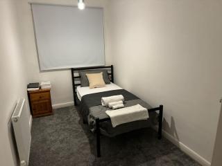 Riverside Retreat in Staines-upon-Thames - 6