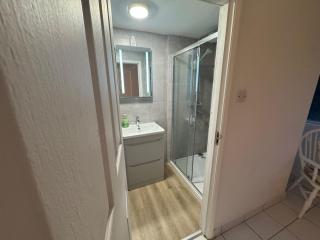 Riverside Retreat in Staines-upon-Thames - 3